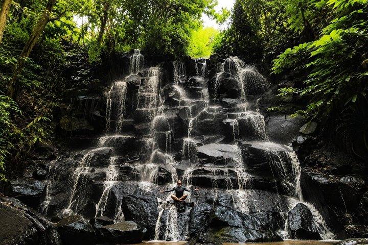 Bali ATV Ride e 2 cascate con trasferimento privato