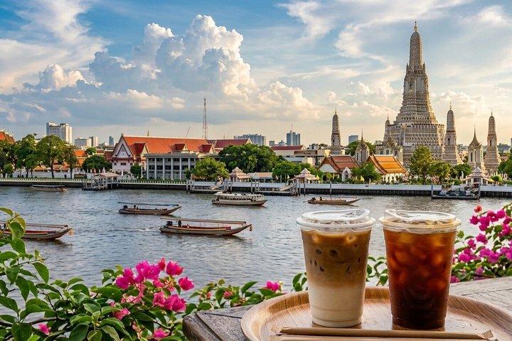 Ruta de Cafeterías en Bangkok: 2 Templos Icónicos y Ambiente Ribereño