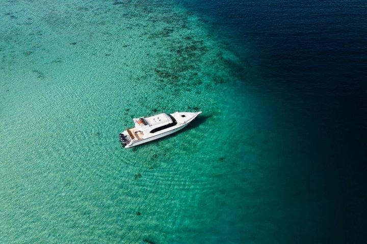 シェアスピードボートで行くコモド1日旅行