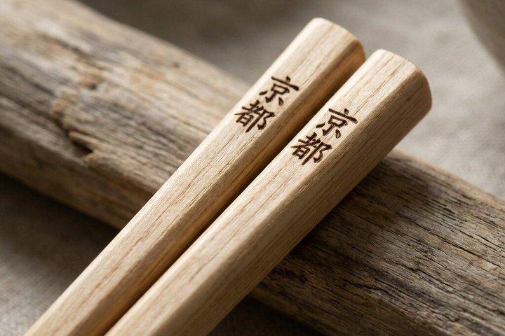 大阪で彫刻オプション付きの自分だけの箸作り