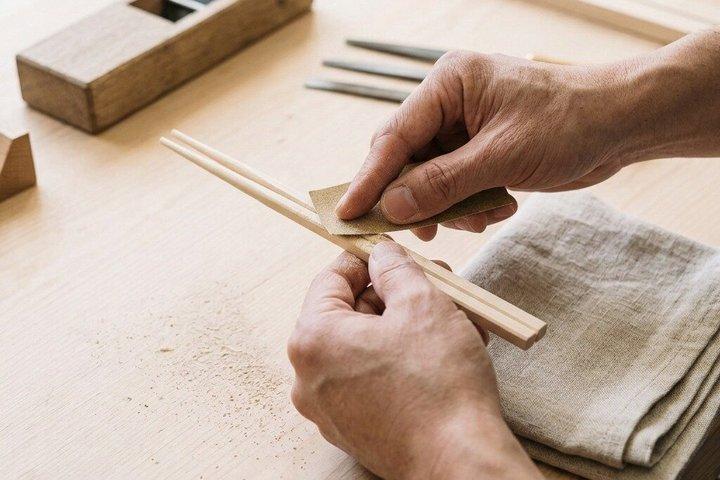 大阪で彫刻オプション付きの自分だけの箸作り