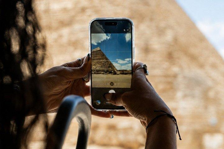 ゴルフカートとグランド・エジプト博物館によるVIPギザのピラミッドとスフィンクス