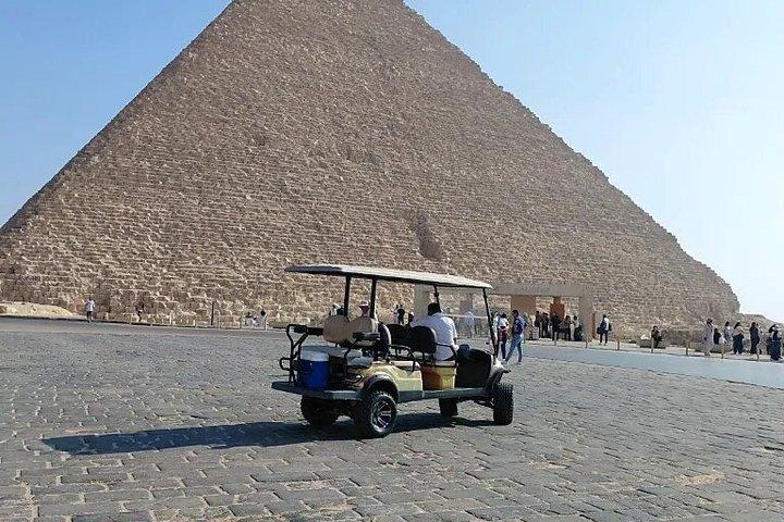 ゴルフカートとグランド・エジプト博物館によるVIPギザのピラミッドとスフィンクス