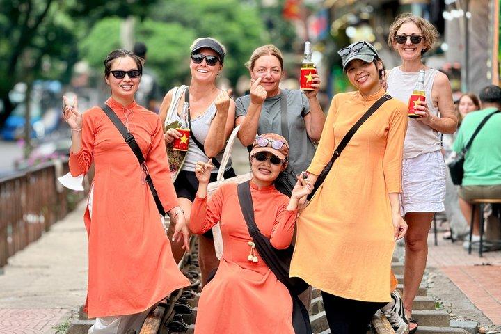 女性が率いるハノイバイクツアー：ハノイ市半日