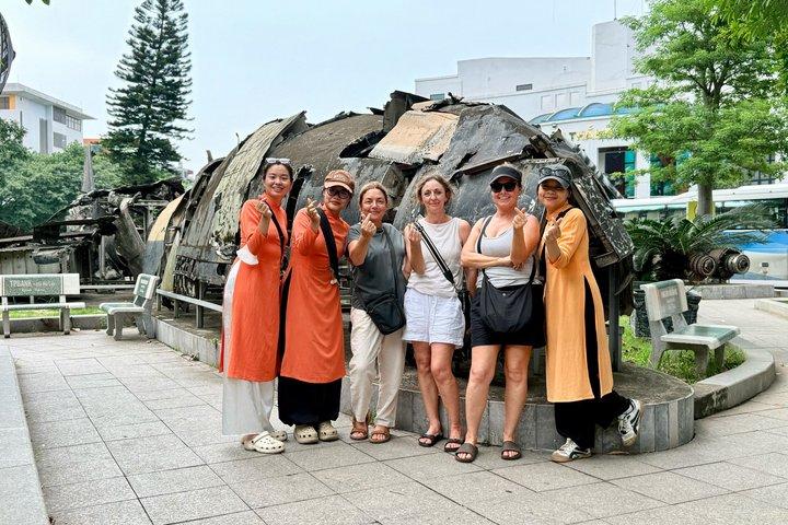 女性が案内するハノイ ジープ ツアー: 市内と紅河半日ツアー
