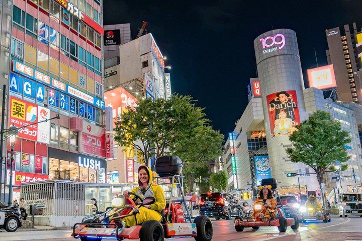 面白いコスチュームで行く新宿ゴーカートツアー