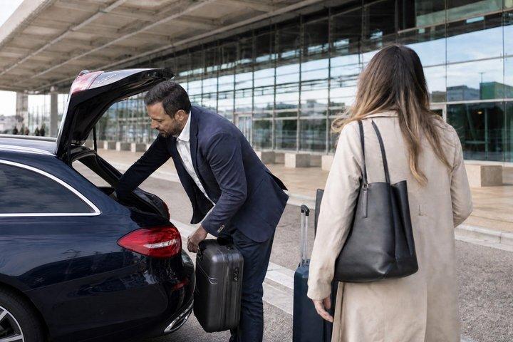 リスボン空港からホテルへの専用送迎（出迎えサービス付き）