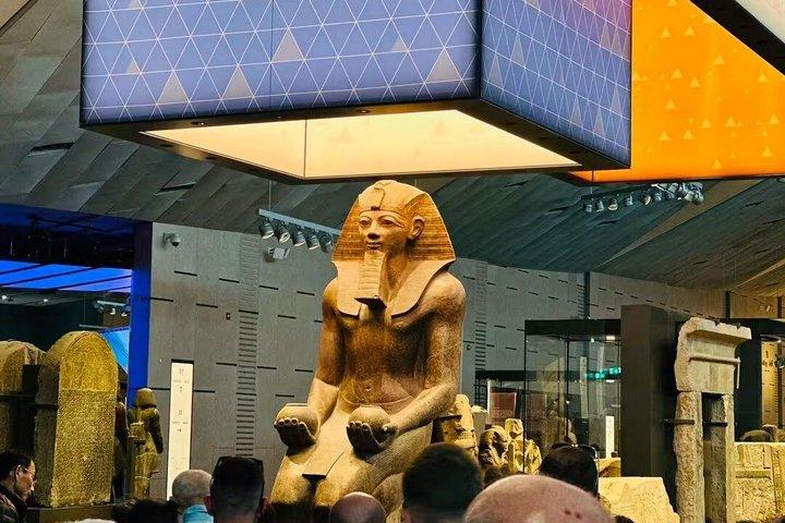 ハルガダ発プライベートカイロ日帰り旅行：ピラミッドとグランド・ミュージアム