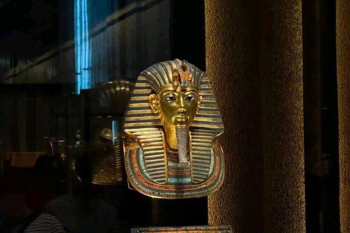 ハルガダ発プライベートカイロ日帰り旅行：ピラミッドとグランド・ミュージアム