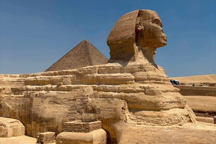 ハルガダ発プライベートカイロ日帰り旅行：ピラミッドとグランド・ミュージアム