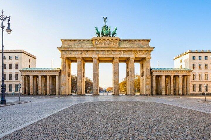 Berlin Cold War History Self Guided Walking Tour with an APP
