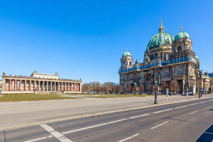 Berlin Cold War History Self Guided Walking Tour with an APP