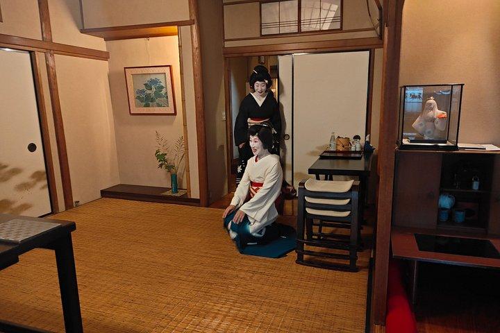 浅草の歴史と懐石料理を堪能するプライベート芸者のおもてなしの夜