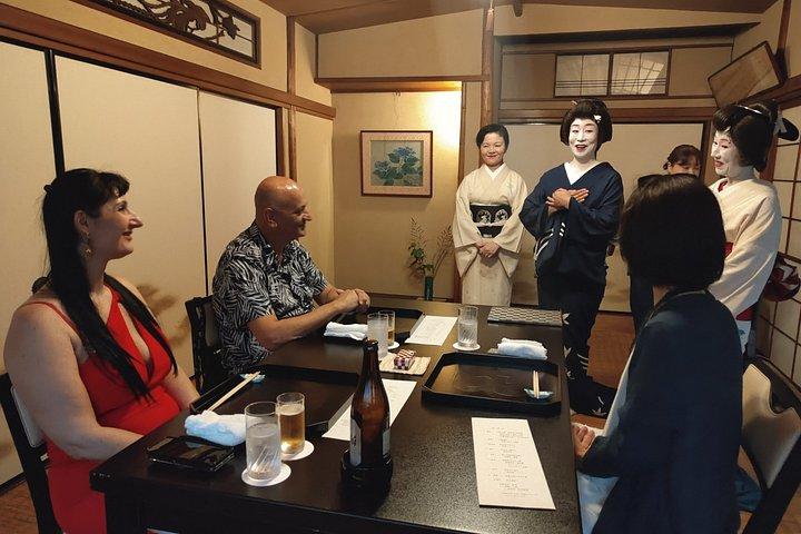 浅草の歴史と懐石料理を堪能するプライベート芸者のおもてなしの夜