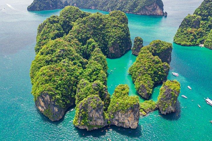 ジャムズ・ボンドとナカヤイ島でのプーケットプレミアムカタマランツアー