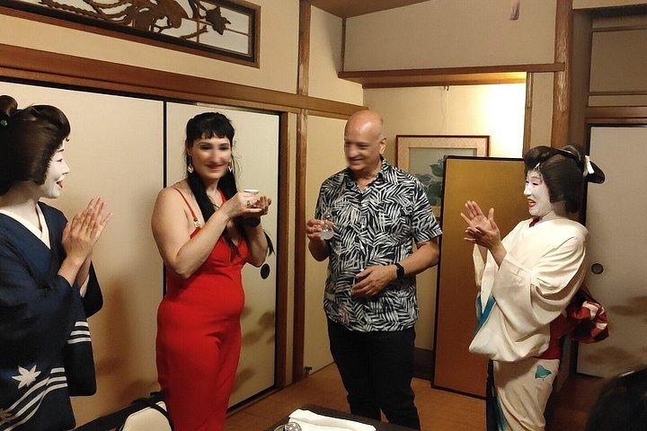 浅草の歴史と懐石料理を堪能するプライベート芸者のおもてなしの夜