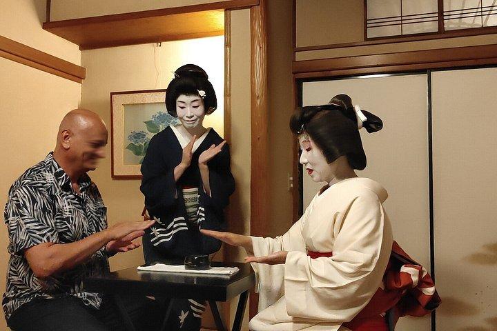 浅草の歴史と懐石料理を堪能するプライベート芸者のおもてなしの夜