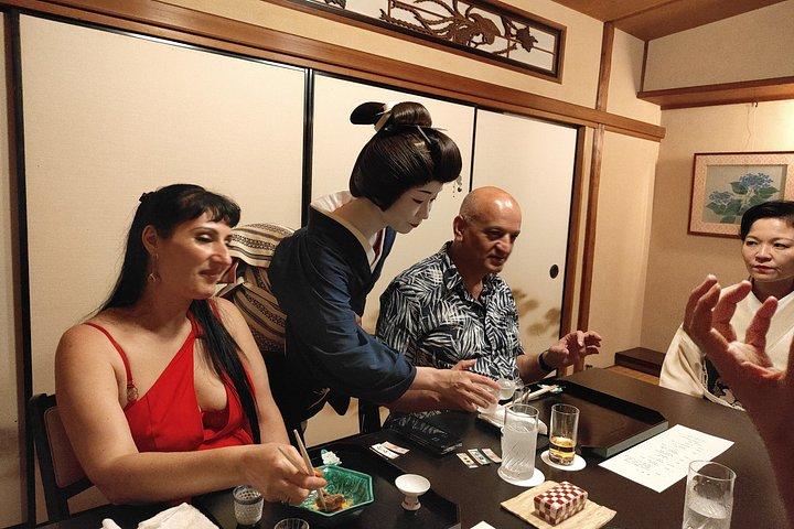 浅草の歴史と懐石料理を堪能するプライベート芸者のおもてなしの夜