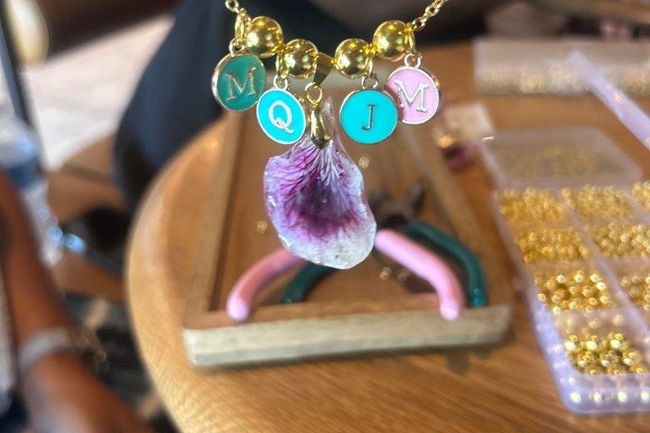パームスプリングスの花びらを使ったジュエリー