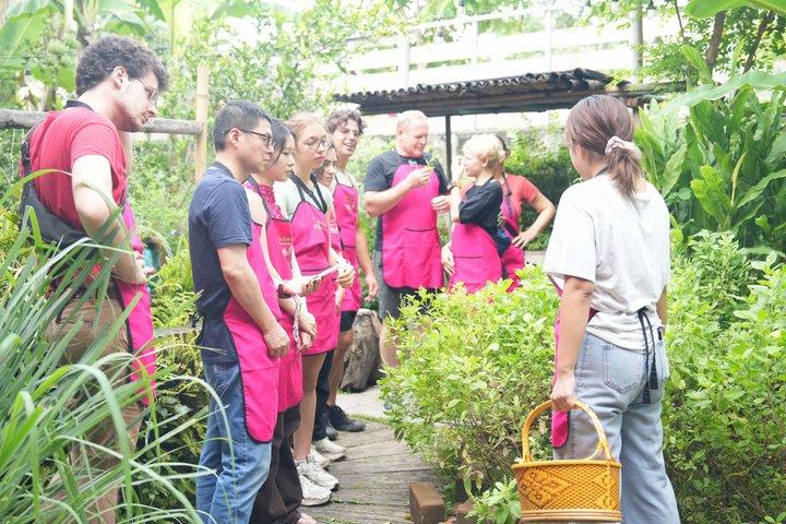 本格タイ料理教室 チェンマイ旧市街と市場ツアー