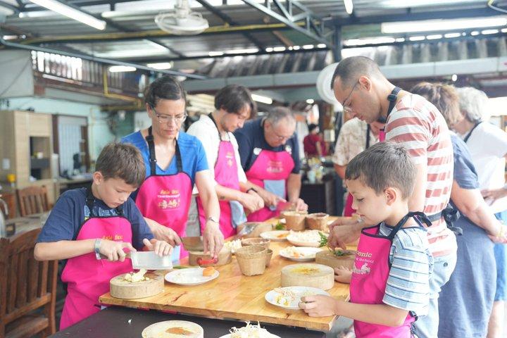 本格タイ料理教室 チェンマイ旧市街と市場ツアー
