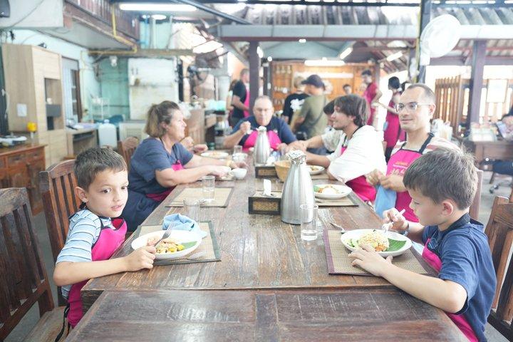本格タイ料理教室 チェンマイ旧市街と市場ツアー