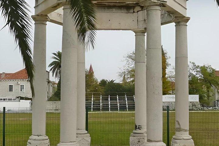 トロギルのユネスコ世界遺産旧市街：セルフガイドウォーキングツアー