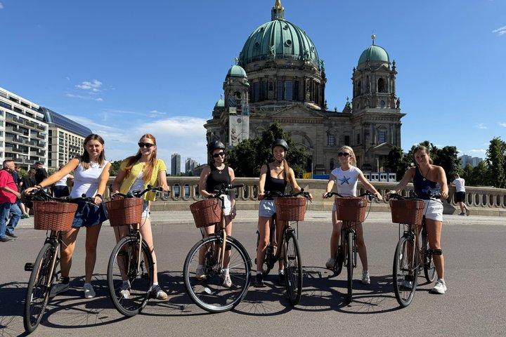 ベルリン：ベルリンガイドとインサイダーのヒント付き最高の自転車ツアー