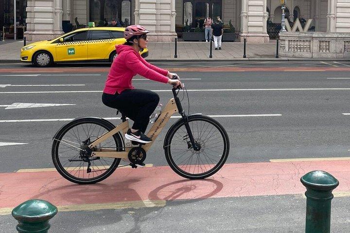 ブダペスト：歴史的なダウンタウンをE-自転車でブダ＆ペストに乗る