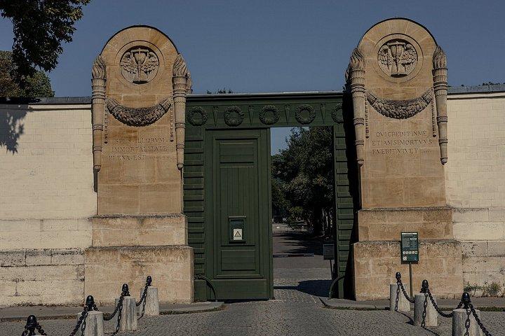 パリ：ペール・ラシェーズ墓地 有名な墓とゴーストツアー