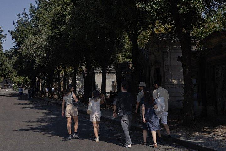 パリ：ペール・ラシェーズ墓地 有名な墓とゴーストツアー