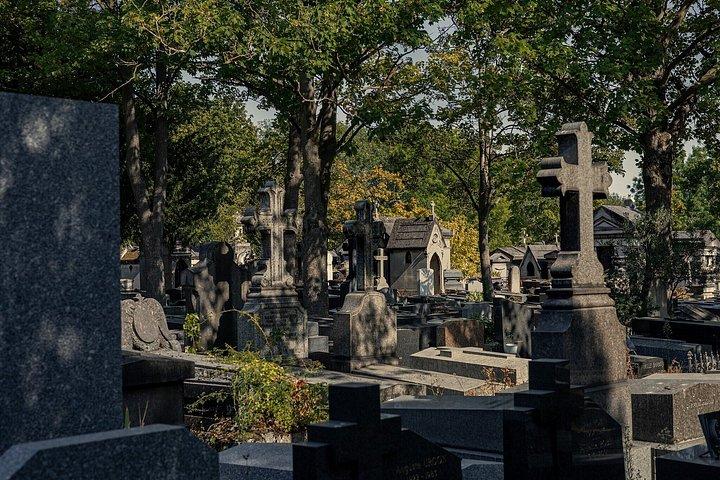 パリ：ペール・ラシェーズ墓地 有名な墓とゴーストツアー