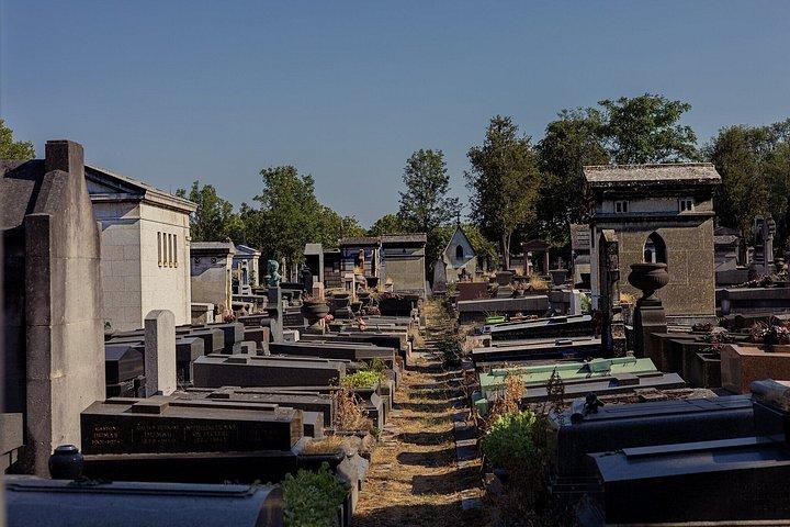 パリ：ペール・ラシェーズ墓地 有名な墓とゴーストツアー
