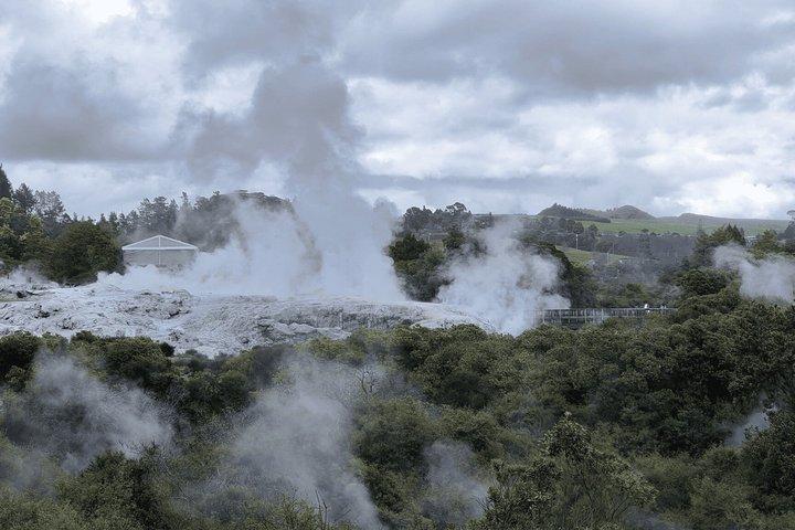 Rotorua Māori Geothermal Village Tour & Photoshoot w/ Hāngi Lunch
