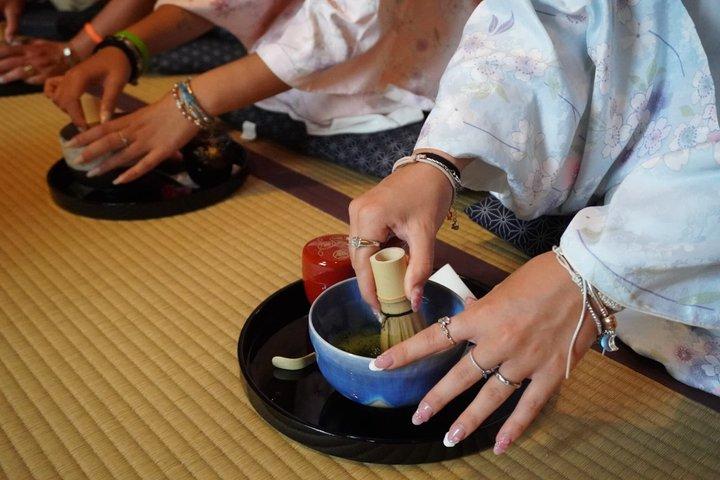 鴨川を望む京都の本格茶道＆書道