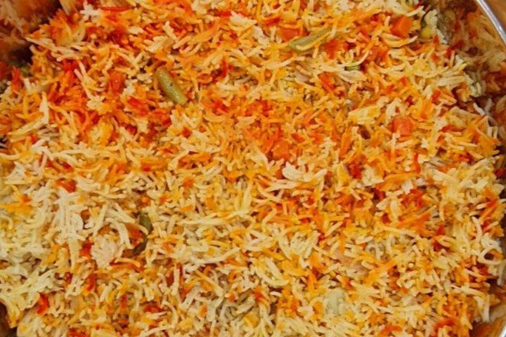 モスクート市内観光と本格オマーン家庭料理ランチ付き – 半日ツアー