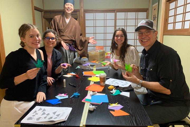 Kyoto Easy Origami Experience in Townhouse Ninenzaka