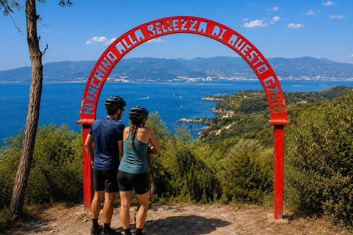 イタリアで最も美しい村々を巡るレリチとテッラーロの電動自転車ツアー