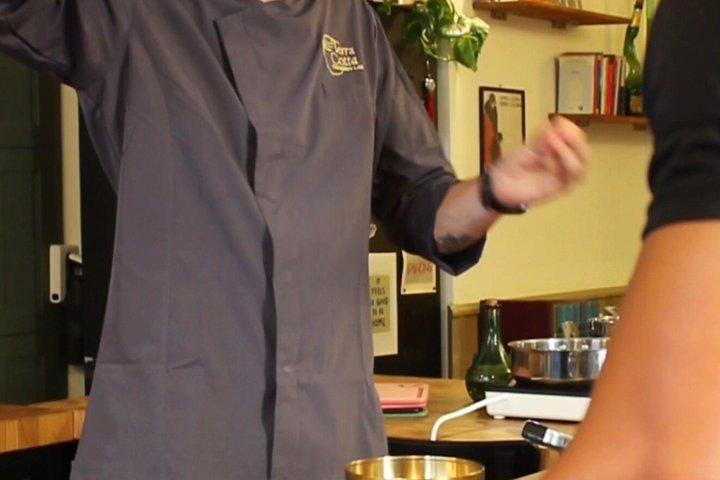 市場から食卓へ：テラコッタ・クッキング・ラボでの料理教室