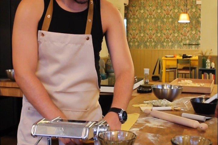 テラコッタ・クッキング・ラボで開催される、少人数制の生パスタ料理教室