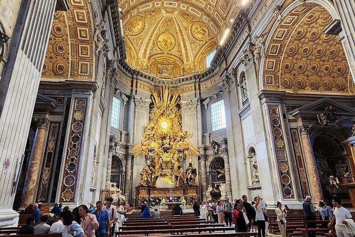 サン・ピエトロ大聖堂とバチカン地下聖堂へのオーディオガイド付き入場