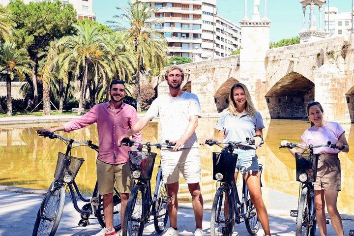 自転車で巡るバレンシアのエッセンシャル | 一度のサイクリングで街の最高の魅力を発見