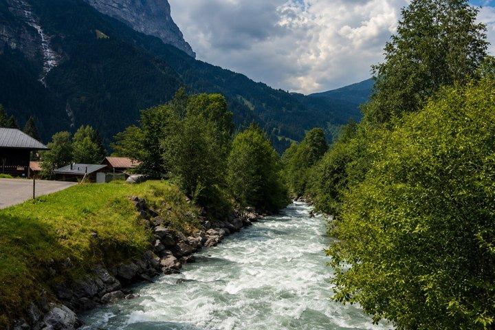 チューリッヒ/ルツェルン発：グリンデルワルト、インターラーケン＆ラウターブルンネン旅行