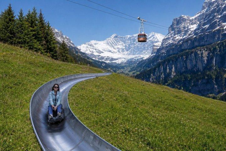 チューリッヒ/ルツェルン発：グリンデルワルト、インターラーケン＆ラウターブルンネン旅行