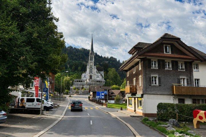 チューリッヒ/ルツェルン発：グリンデルワルト、インターラーケン＆ラウターブルンネン旅行