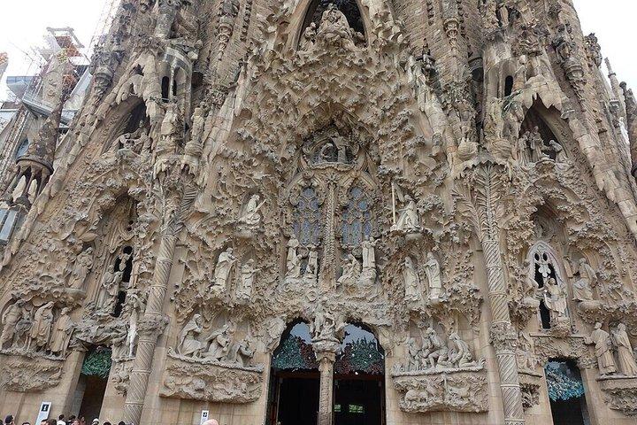 サグラダ・ファミリア屋外スペイン語クラス:言語ウォーク