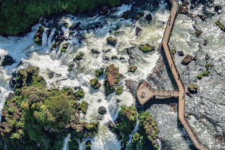 ブラジル、アルゼンチンのイグアスの滝を1日で巡る最高のプライベートツアー