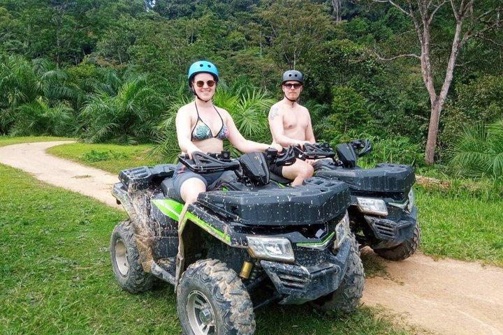 カオラックのジャングルと滝トレイルをATVで駆け抜けるアドベンチャー