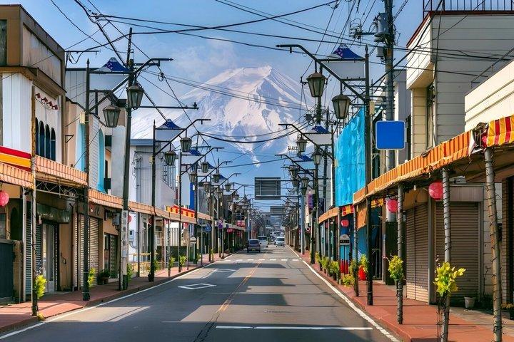 東京発ホテル送迎付き富士山スモールグループ日帰りツアー