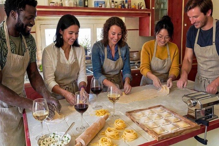 Civitavecchia Port: Pasta & Tiramisu Class in Local Home